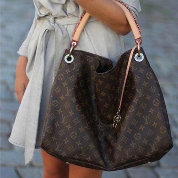 Louis Vuitton Handbags - 💥 LOUIS VUITTON Artsy MM EC $2200+